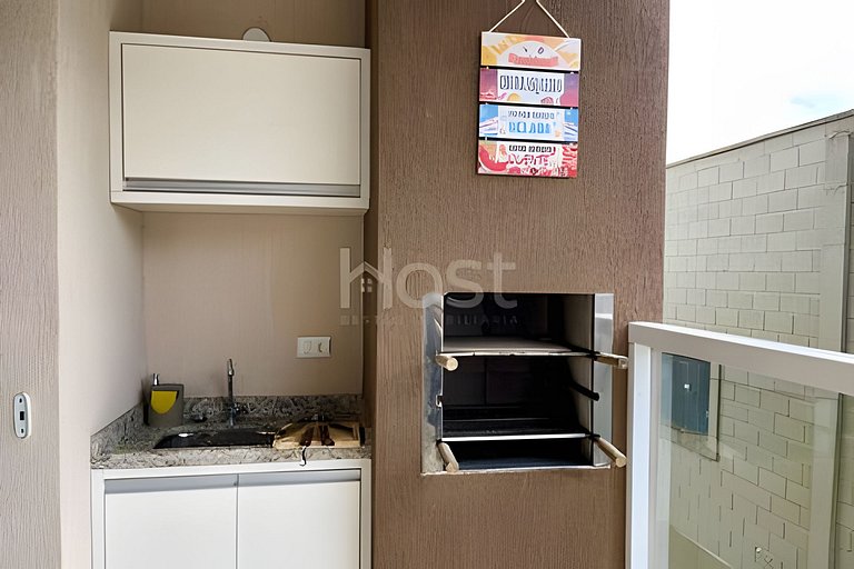 Apto com A/C e Churrasqueira à 500m da praia