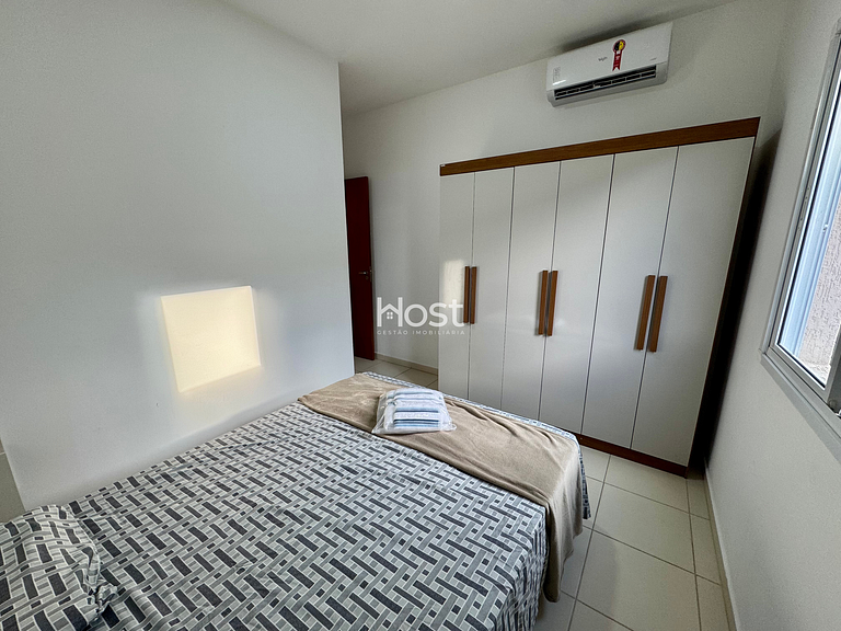 Apto com A/C e Churrasqueira à 500m da praia