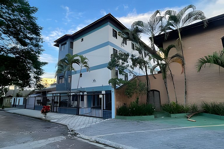 Ap Central com Ar Cond. e Piscina no Condomínio