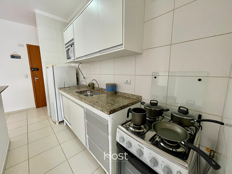 Apto com A/C e Churrasqueira à 500m da praia