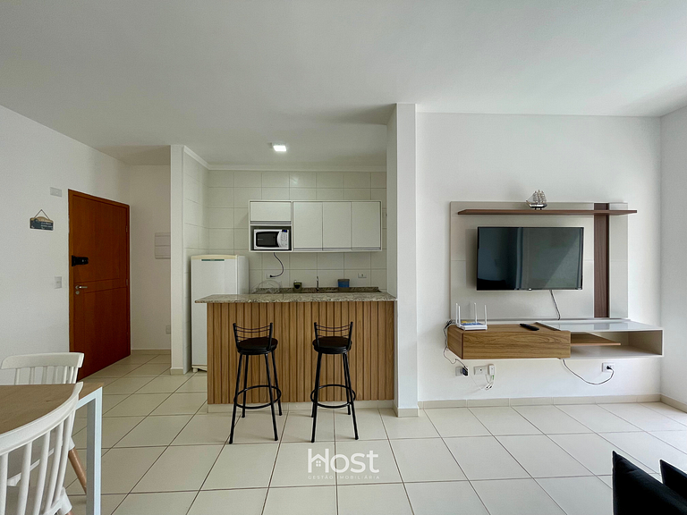 Apto com A/C e Churrasqueira à 500m da praia