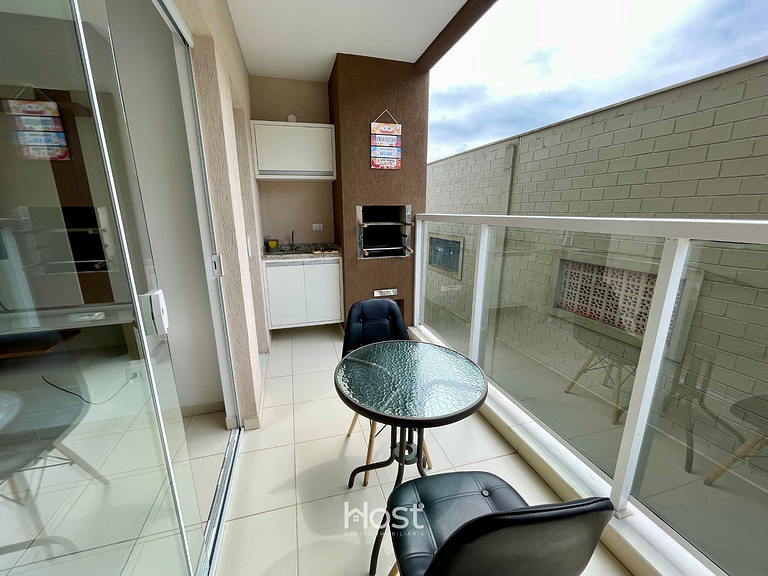 Apto com A/C e Churrasqueira à 500m da praia