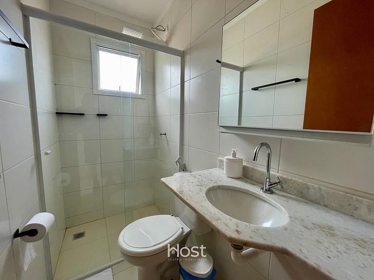 Apto com A/C e Churrasqueira à 500m da praia