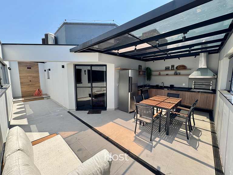 Cobertura com A/C e Churrasqueira a 700m da Praia