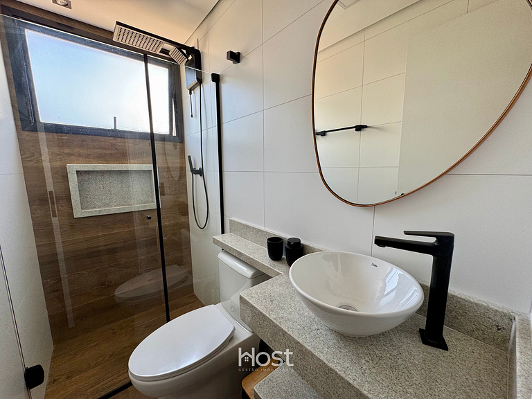 Cobertura com A/C e Churrasqueira a 700m da Praia