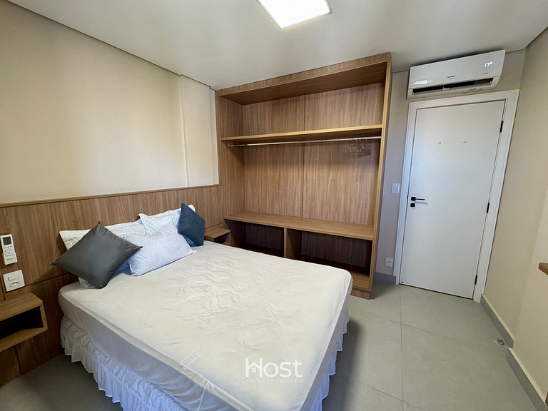 Cobertura com A/C e Churrasqueira a 700m da Praia