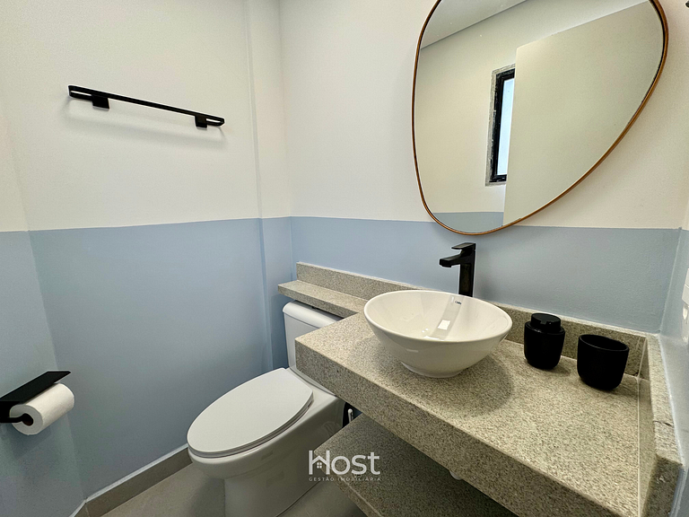 Cobertura com A/C e Churrasqueira a 700m da Praia