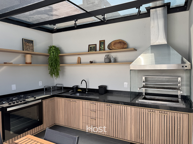 Cobertura com A/C e Churrasqueira a 700m da Praia