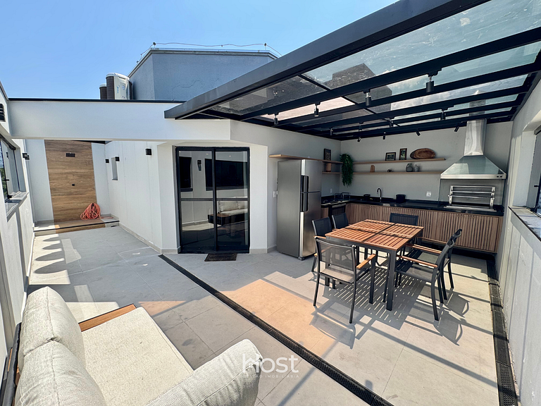 Cobertura com A/C e Churrasqueira a 700m da Praia