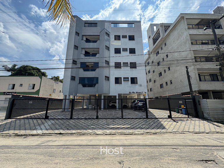 Cobertura com A/C e Churrasqueira a 700m da Praia