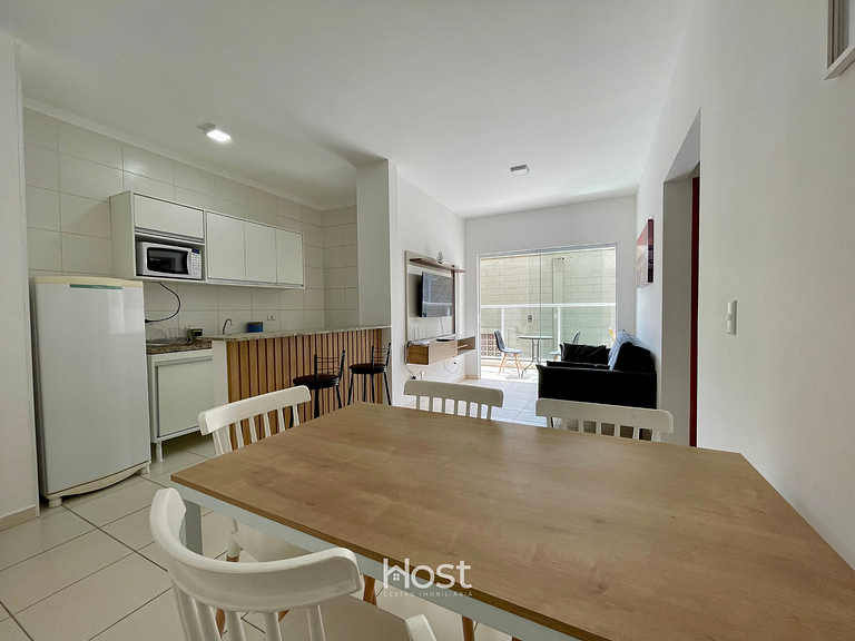 Apto com A/C e Churrasqueira à 500m da praia