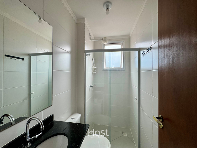 Apto com Churrasqueira e Piscina em região central