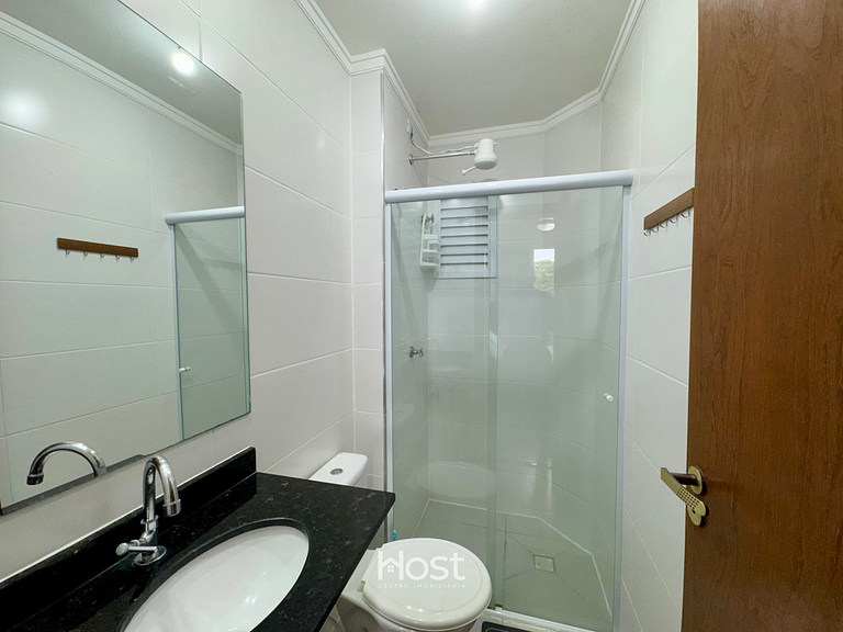 Apto com Churrasqueira e Piscina em região central