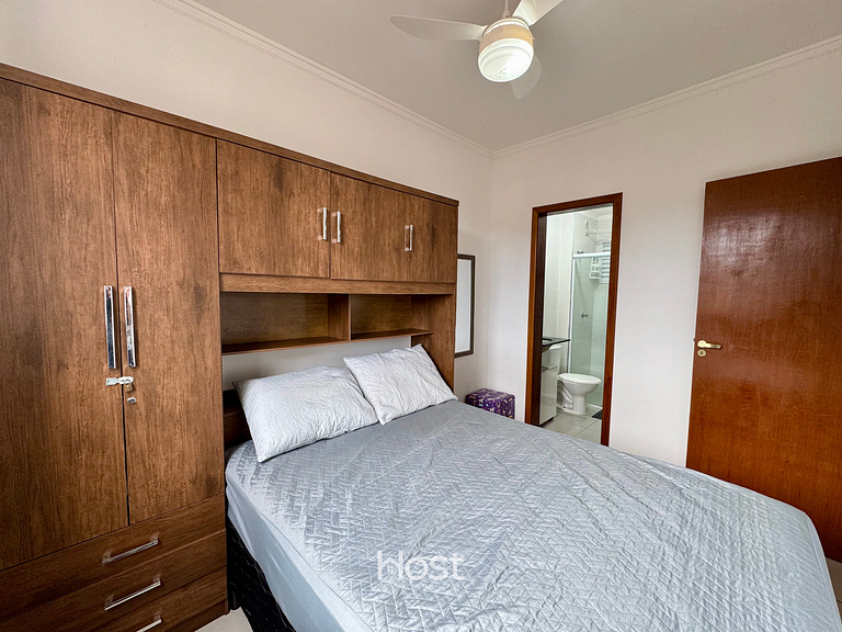 Apto com Churrasqueira e Piscina em região central