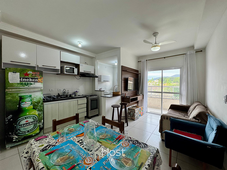 Apto com Churrasqueira e Piscina em região central