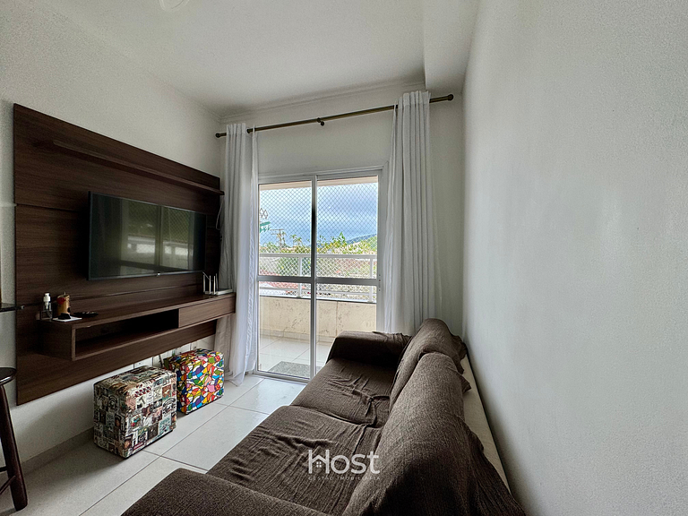 Apto com Churrasqueira e Piscina em região central